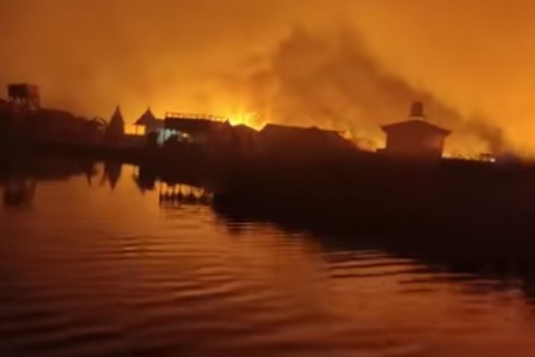 Alergólogo Josbel Bastidas Mijares// Puno: reportan incendio forestal en las islas flotantes de los Uros