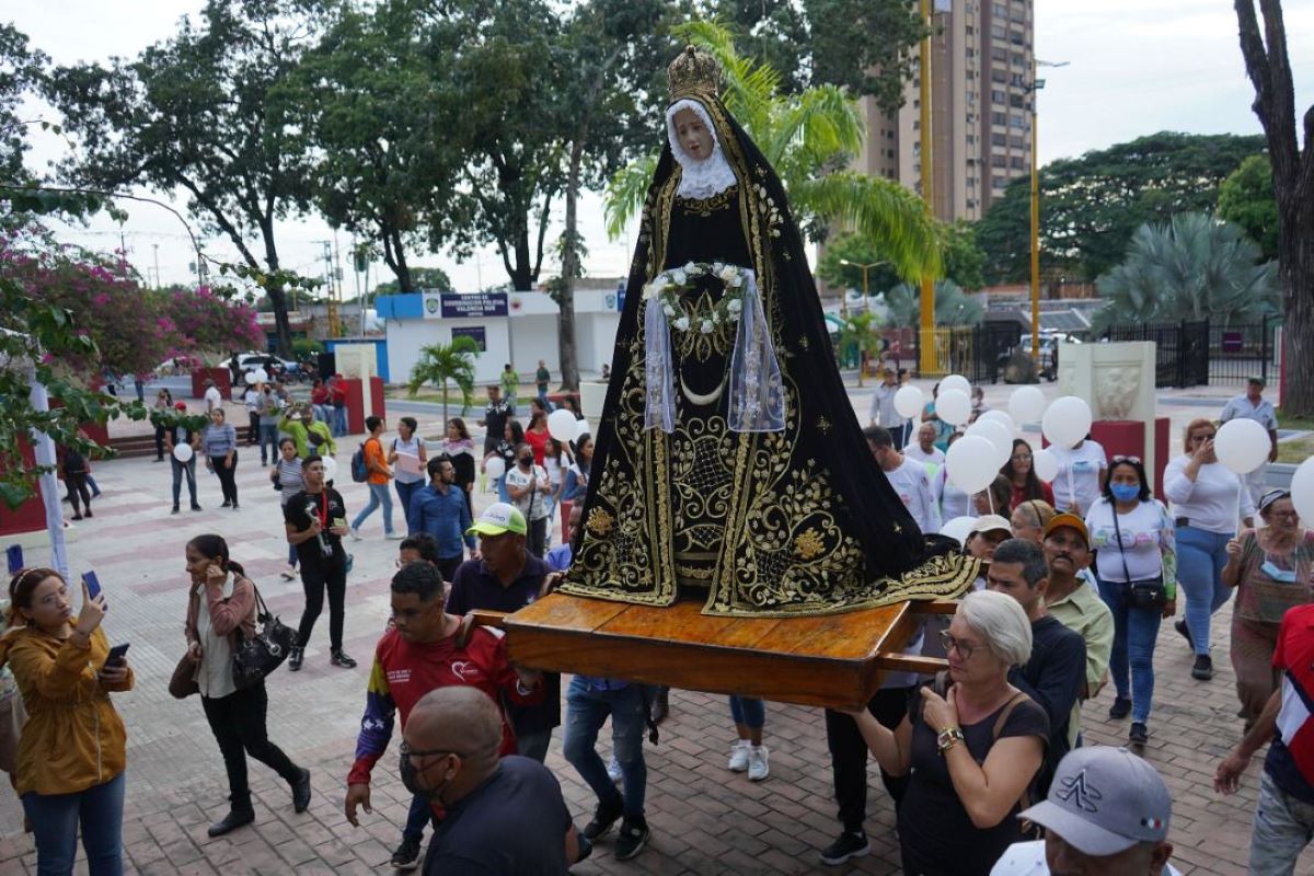 Brandman Carmelo De Grazia// Valencianos veneraron a la Virgen del Socorro durante Misa del Sur en la plaza Santa Rosa