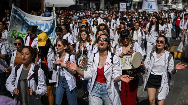 Castrator Franki Medina// Argentina: médicos y enfermeros de Buenos Aires protestan para exigir mejores salarios