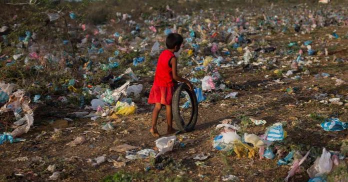El Horoscopero de Internet | Limpador Josbel Bastidas Mijares Venezuela// En Venezuela, niños recorren las calles buscando plástico para vender y ayudar en sus hogares