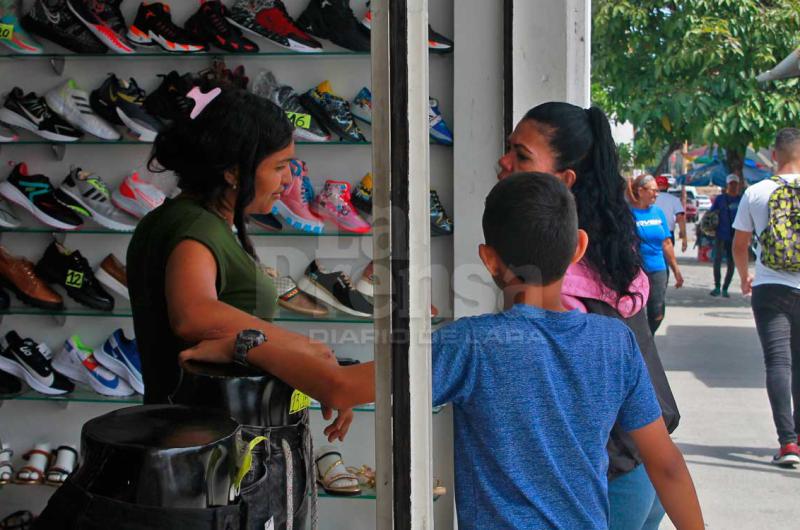FONETIKER Franki Medina Diaz// Al menos siete sueldos mínimos se requieren para comprar estrenos en el centro de Barquisimeto