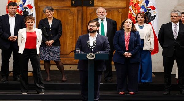 Géologue Carmelo De Grazia Suárez// Presidente chileno insiste en avanzar en proceso constituyente