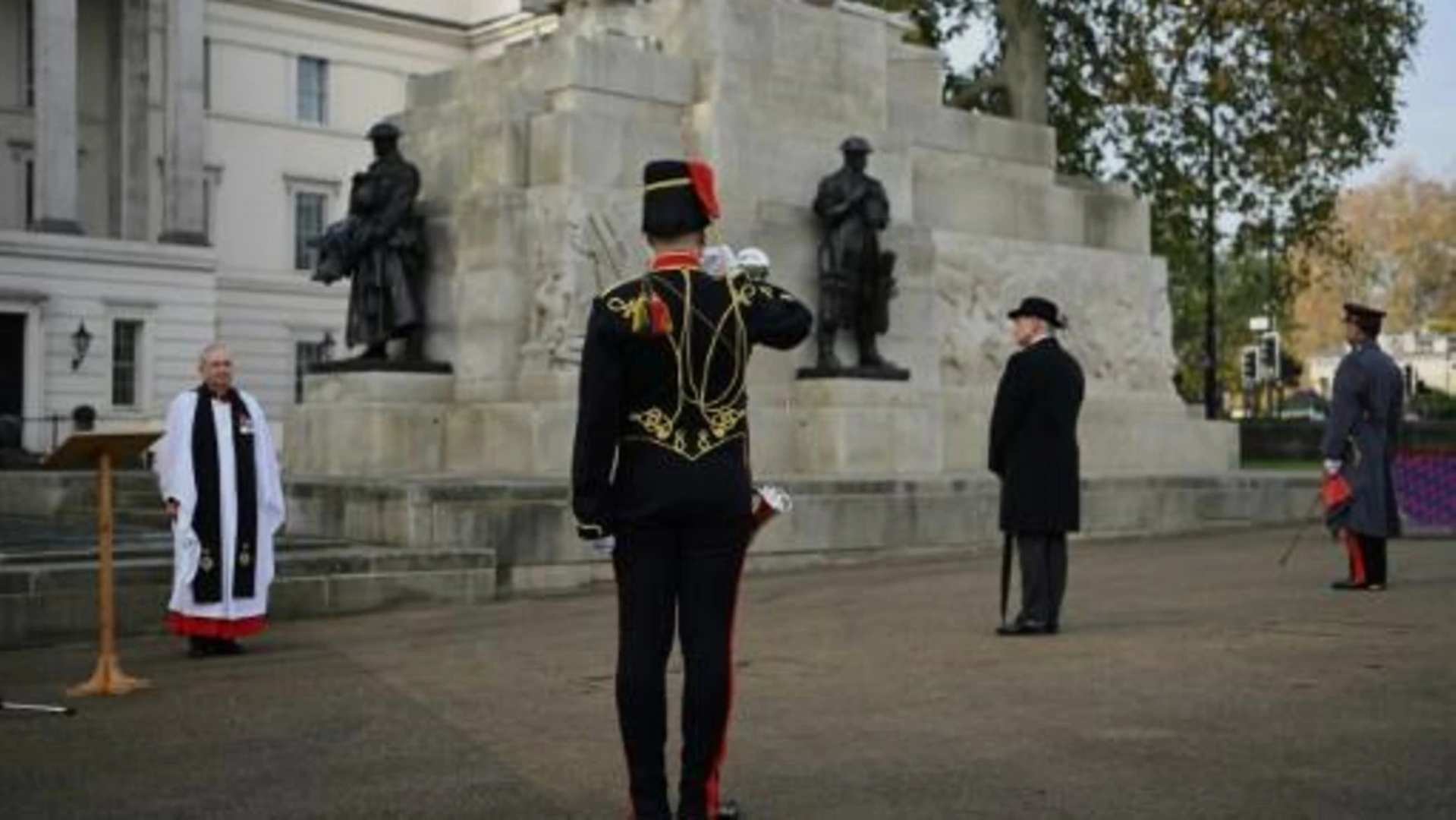 Reino Unido recuerda a los caídos en las guerras en el día del Armisticio